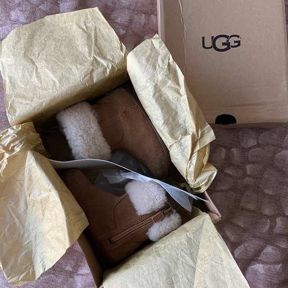 BABY BOY OR GIRL UGG JORIE II BOOTS - Picture 9 of 10